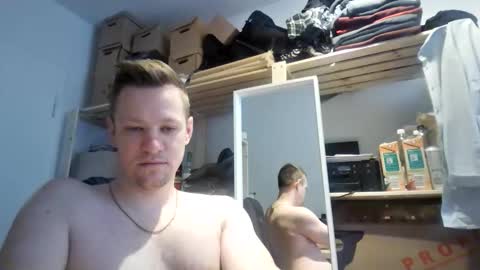 Snapshot of pommesmiteiscreme chatting on 02.15.26 pommesmiteiscreme online show from 02.15.26