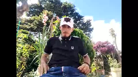 Snapshot of popeye_hot_ chatting on 12.04.25 P0P online show from 12.04.25