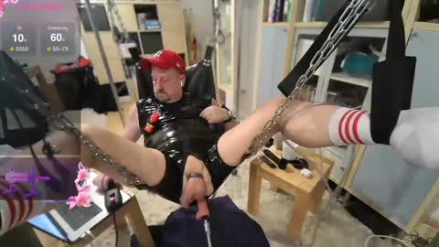 Snapshot of poppersbator73 chatting on 02.21.25 poppersbator73 online show from 02.21.25