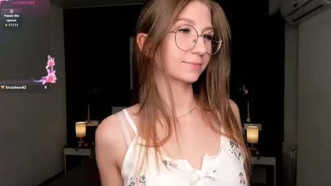 Snapshot of portia_bubbles chatting on 09.13.25 Elizabeth online show from 09.13.25