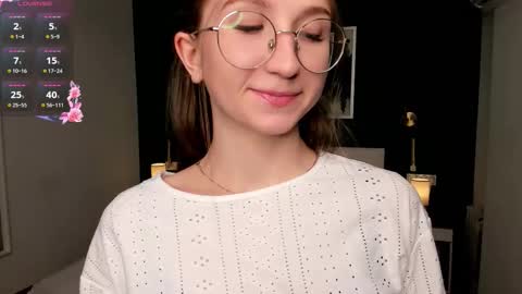 Snapshot of portia_bubbles chatting on 09.24.25 Elizabeth online show from 09.24.25