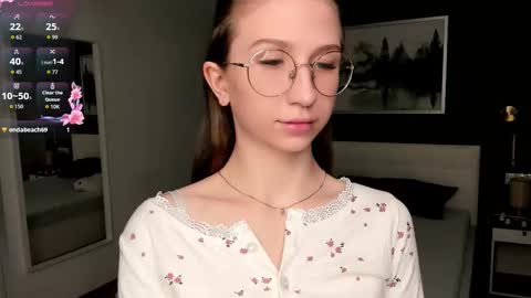 Snapshot of portia_bubbles chatting on 09.25.25 Elizabeth online show from 09.25.25