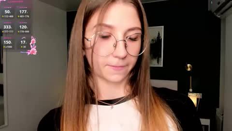 Snapshot of portia_bubbles chatting on 10.03.25 Elizabeth online show from 10.03.25