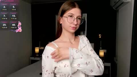 Snapshot of portia_bubbles chatting on 10.07.25 Elizabeth online show from 10.07.25