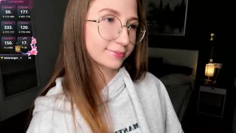 Snapshot of portia_bubbles chatting on 10.16.25 Elizabeth online show from 10.16.25