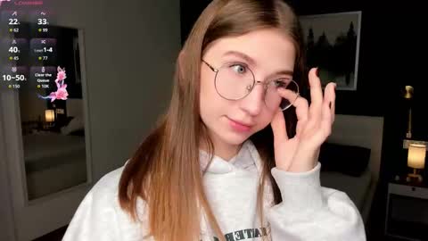 Snapshot of portia_bubbles chatting on 10.23.25 Elizabeth online show from 10.23.25