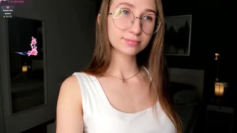 Snapshot of portia_bubbles chatting on 11.04.25 Elizabeth online show from 11.04.25