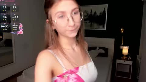 Snapshot of portia_bubbles chatting on 11.11.25 Elizabeth online show from 11.11.25