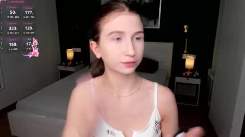 Snapshot of portia_bubbles chatting on 11.13.25 Elizabeth online show from 11.13.25