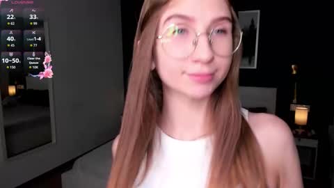 Snapshot of portia_bubbles chatting on 11.17.25 Elizabeth online show from 11.17.25