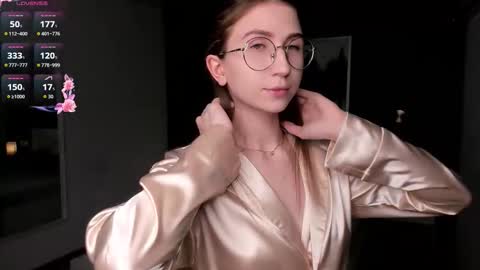 Snapshot of portia_bubbles chatting on 11.18.25 Elizabeth online show from 11.18.25