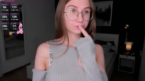 Snapshot of portia_bubbles chatting on 11.21.25 Elizabeth online show from 11.21.25