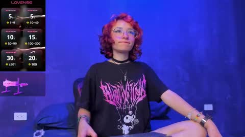 Snapshot of powder__ chatting on 02.25.25 Powder online show from 02.25.25