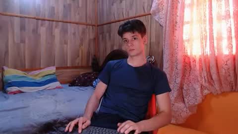 Snapshot of powertwinky chatting on 12.08.24 chris independent online show from 12.08.24