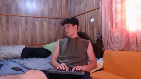 Snapshot of powertwinky chatting on 12.18.24 chris independent online show from 12.18.24