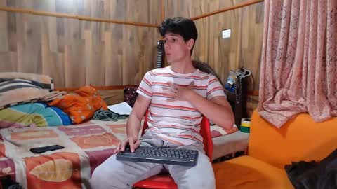 Snapshot of powertwinky chatting on 02.11.25 chris independent online show from 02.11.25