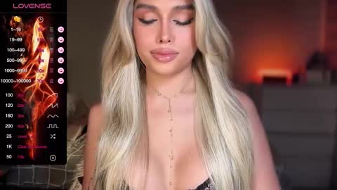 Snapshot of precious_amber69 chatting on 10.17.25 Oh my Amber online show from 10.17.25