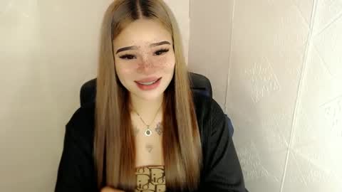 MAXXINE online show from 03.04.25