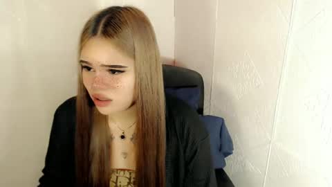 MAXXINE online show from 03.04.25