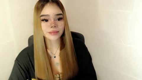 MAXXINE online show from 04.02.26