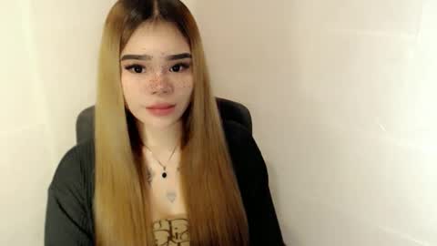 MAXXINE online show from 04.12.26