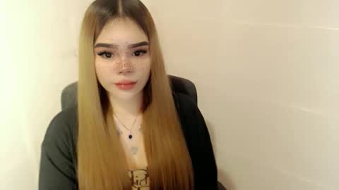 Snapshot of preciousangel69xxx chatting on 04.27.26 MAXXINE online show from 04.27.26