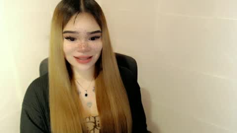 Snapshot of preciousangel69xxx chatting on 05.17.26 MAXXINE online show from 05.17.26