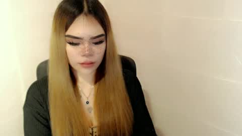 Snapshot of preciousangel69xxx chatting on 05.18.26 MAXXINE online show from 05.18.26