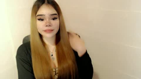Snapshot of preciousangel69xxx chatting on 05.18.26 MAXXINE online show from 05.18.26