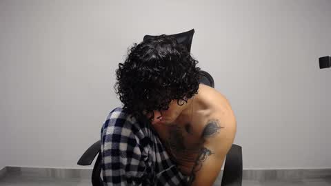 Snapshot of present_the_magic chatting on 12.02.24 Plux online show from 12.02.24