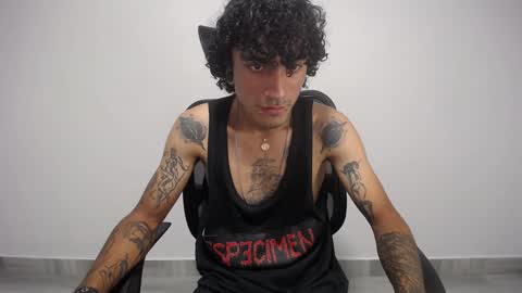 Snapshot of present_the_magic chatting on 01.27.25 Plux online show from 01.27.25