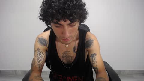 Snapshot of present_the_magic chatting on 01.30.25 Plux online show from 01.30.25