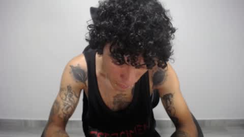 Snapshot of present_the_magic chatting on 01.31.25 Plux online show from 01.31.25