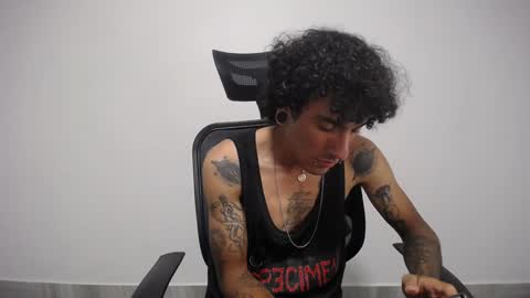 Snapshot of present_the_magic chatting on 02.03.25 Plux online show from 02.03.25