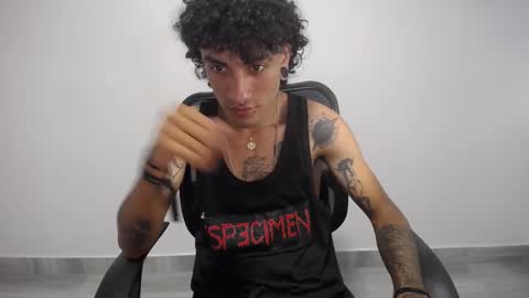 Snapshot of present_the_magic chatting on 02.12.25 Plux online show from 02.12.25