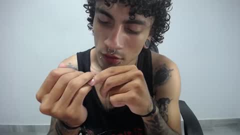 Snapshot of present_the_magic chatting on 02.16.25 Plux online show from 02.16.25