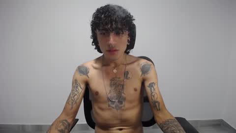 Snapshot of present_the_magic chatting on 02.24.25 Plux online show from 02.24.25