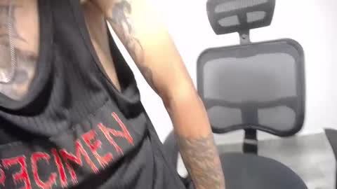 Snapshot of present_the_magic chatting on 02.27.25 Plux online show from 02.27.25