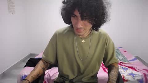 Snapshot of present_the_magic chatting on 09.25.25 Plux online show from 09.25.25