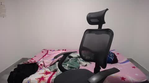 Snapshot of present_the_magic chatting on 10.07.25 Plux online show from 10.07.25