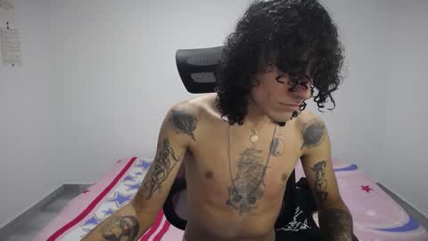 Snapshot of present_the_magic chatting on 10.13.25 Plux online show from 10.13.25