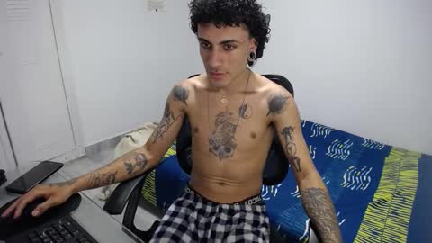 Snapshot of present_the_magic chatting on 10.25.25 Plux online show from 10.25.25