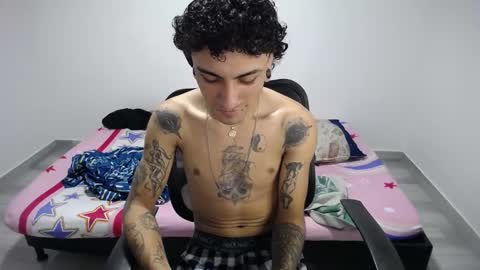 Snapshot of present_the_magic chatting on 10.29.25 Plux online show from 10.29.25