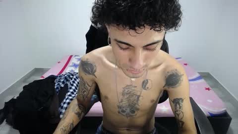 Snapshot of present_the_magic chatting on 10.30.25 Plux online show from 10.30.25