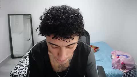 Snapshot of present_the_magic chatting on 11.13.25 Plux online show from 11.13.25