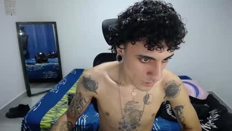 Snapshot of present_the_magic chatting on 11.13.25 Plux online show from 11.13.25