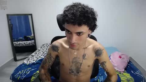 Snapshot of present_the_magic chatting on 11.15.25 Plux online show from 11.15.25