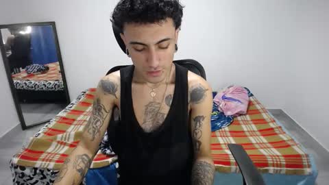 Snapshot of present_the_magic chatting on 11.27.25 Plux online show from 11.27.25