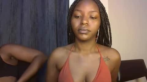 Snapshot of prettie_dee chatting on 11.06.25 Bad gurl Riri online show from 11.06.25