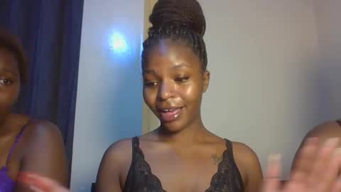 Snapshot of prettie_dee chatting on 11.15.25 Bad gurl Riri online show from 11.15.25